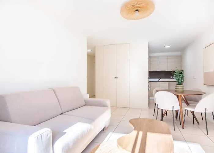 So Amata , A Deux Pas Du Port De ニース