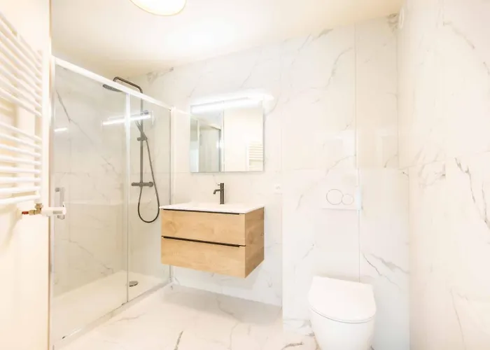 So Amata , A Deux Pas Du Port De Νίκαια