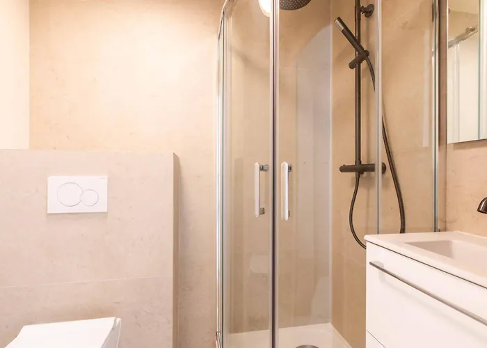 So Amata , A Deux Pas Du Port De *