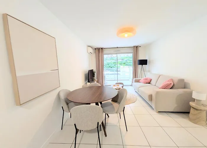 So Amata , A Deux Pas Du Port De ニース