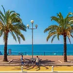 So Amata , A Deux Pas Du Port De *
